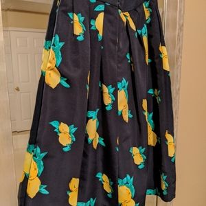 Eva Mendes lemon skirt by NEW YORK AND COMPANY